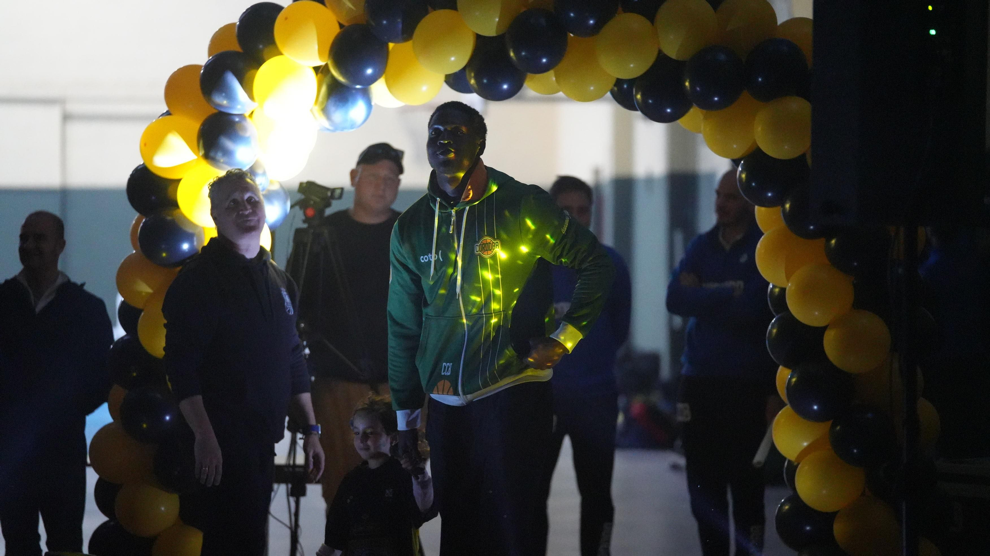 Presentación de los equipos de baloncesto y gimnasia rítmica del Colegio Virgen del Carmen