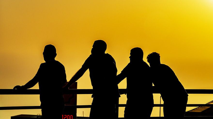 Espectadores del volcán de La Palma. / Fotos: Leandro Betancor Fajardo