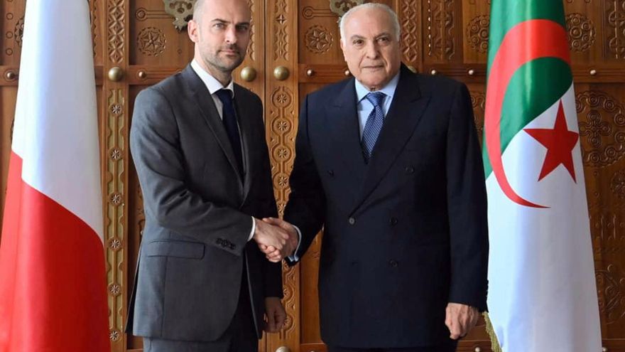 Francia "pasa página" de la tensión con Argelia y busca una cooperación de "igual a igual"