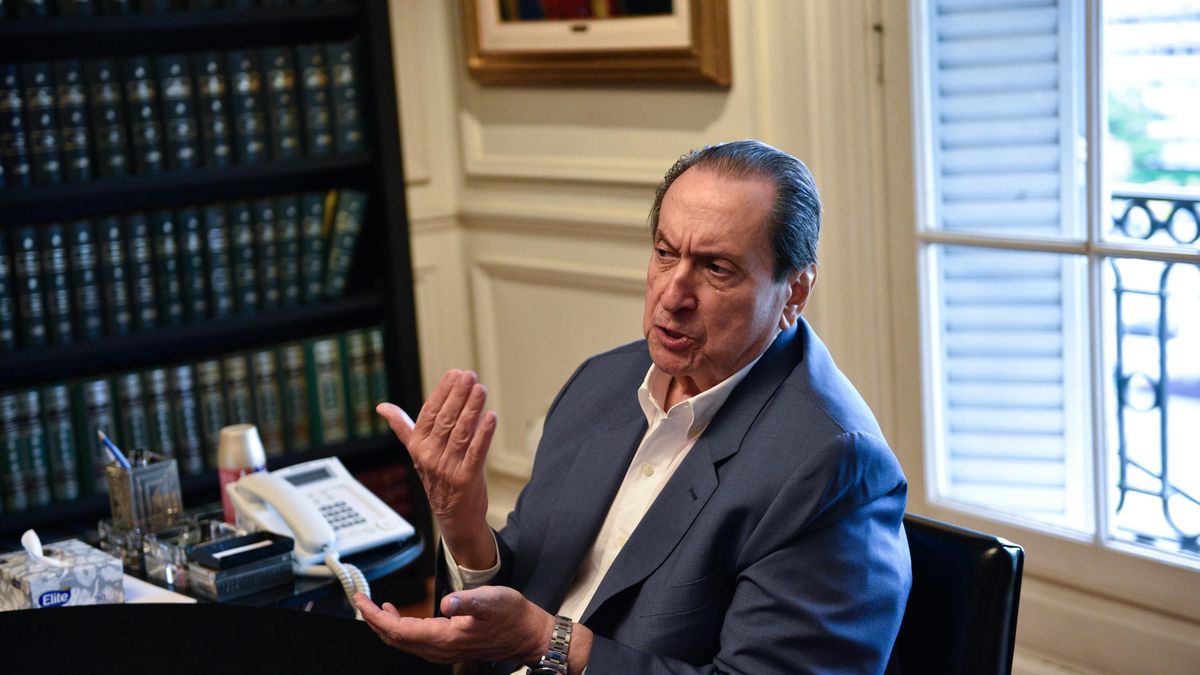 León Carlos Arslanian tiene 84 años y sigue ejerciendo como abogado.