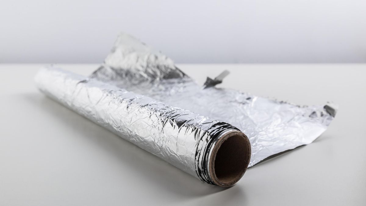 El papel de aluminio presenta dos caras, una brillante y otra mate.