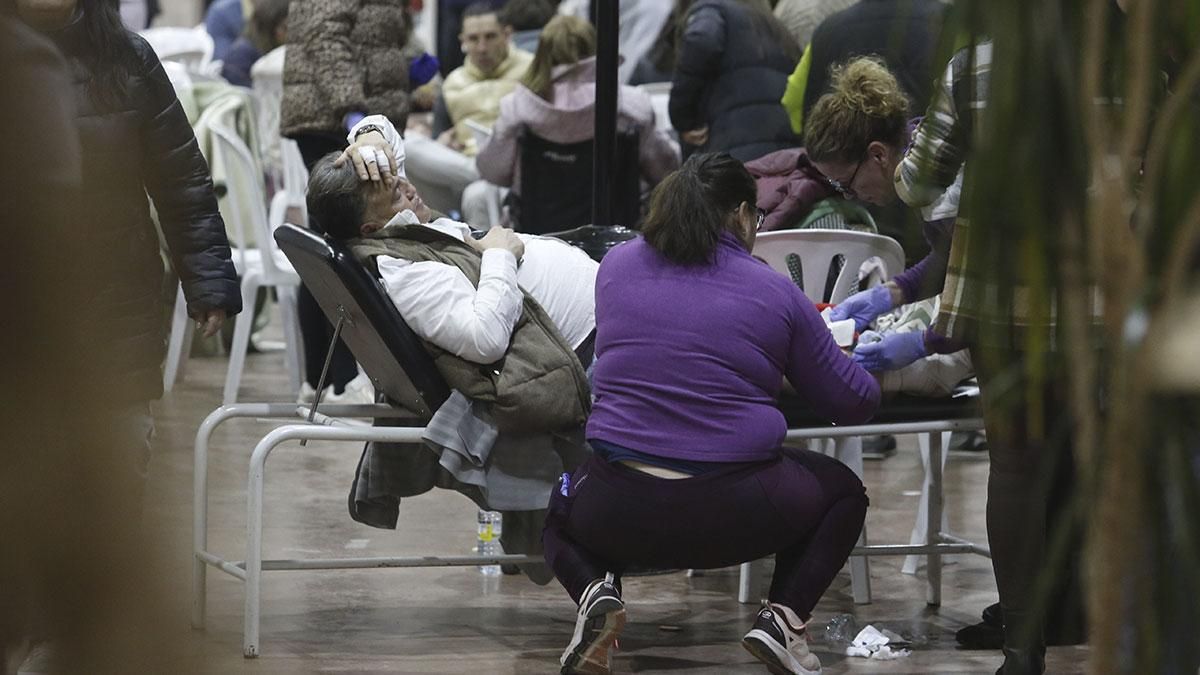 Pasajeros del tren descarrilado son trasladados a la caseta municipal de Adamuz