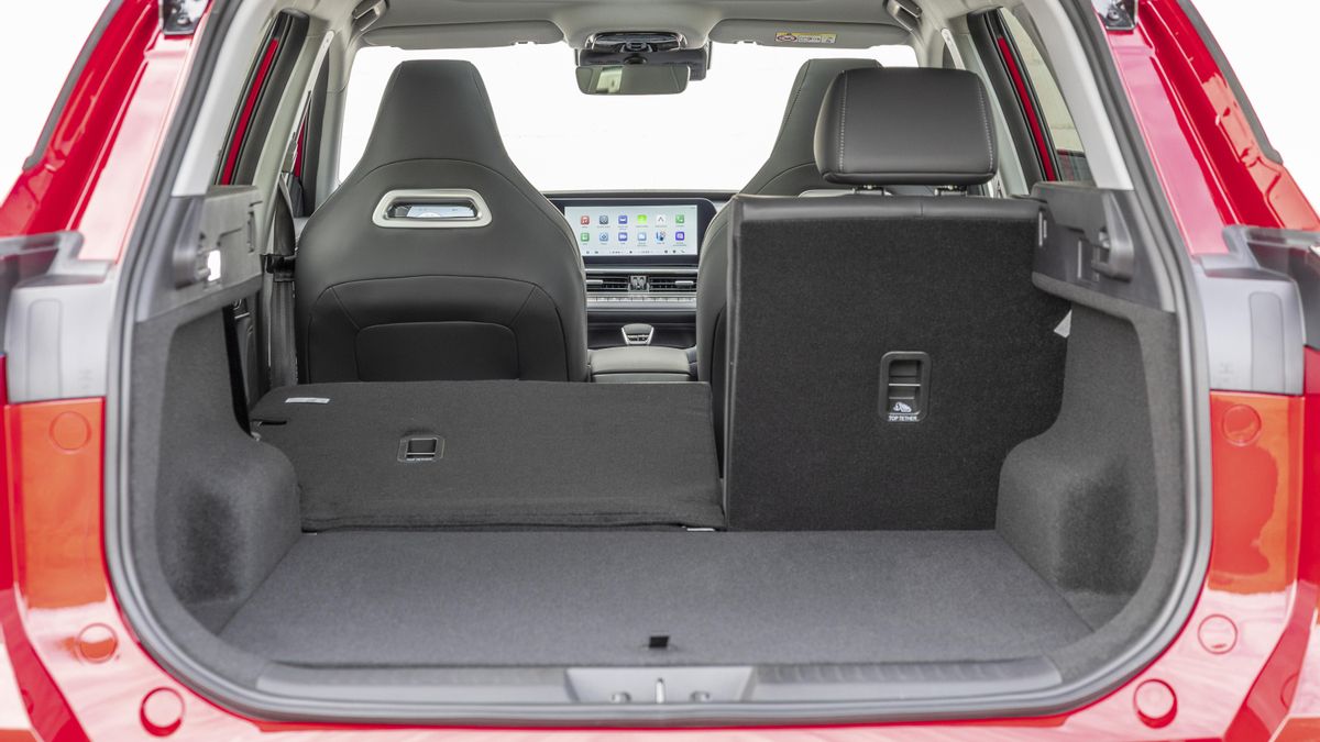 El asiento trasero se abate por secciones 60/40.
