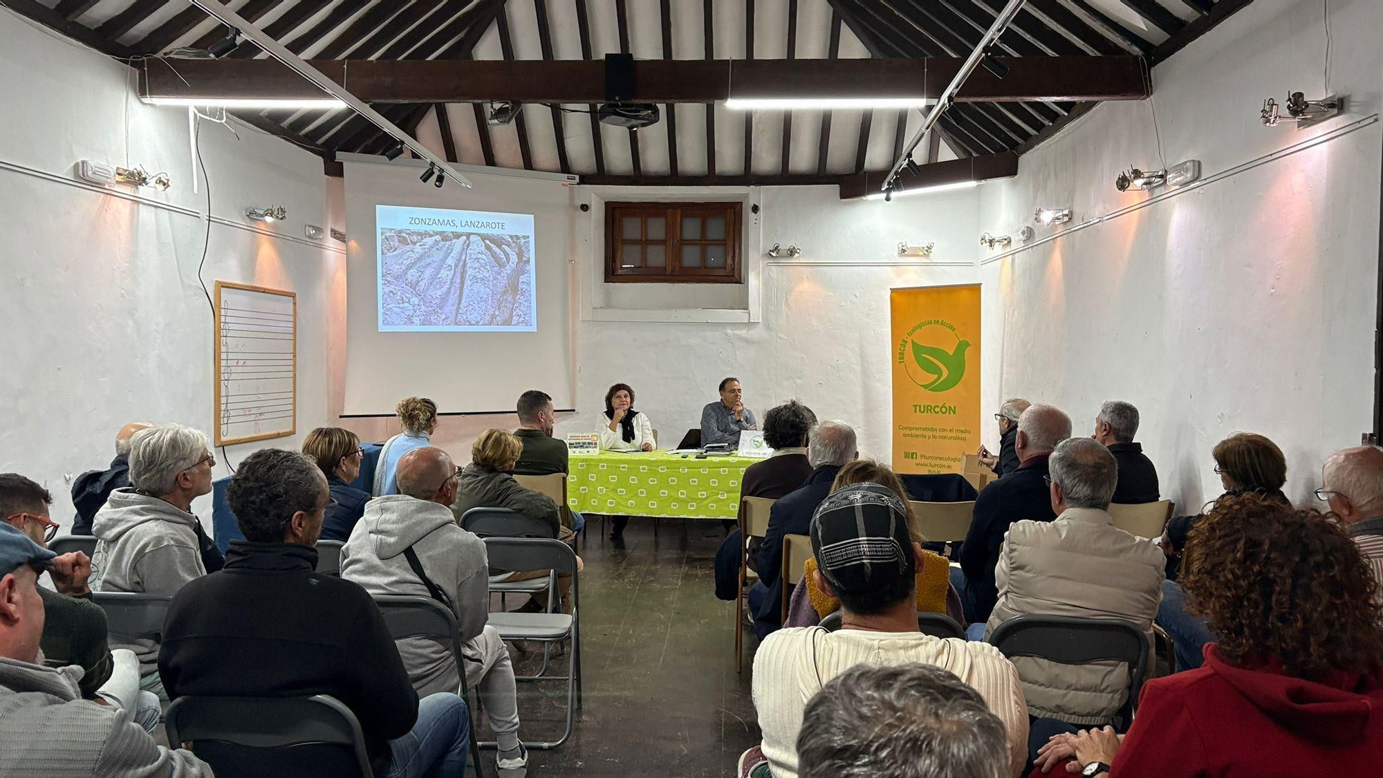 Presentación del libro Astrónomos del pasado, arqueoastronomía de Canarias, de Luis Socorro, el pasado viernes en el Círculo Cultural de Telde, Gran Canaria.
