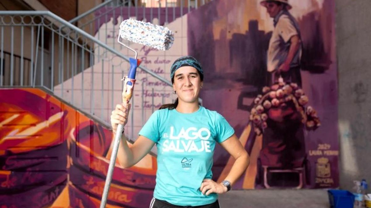 La artista, Laura Merayo, participa en la V edición de 'Mujeres Murales' en Socuéllamos