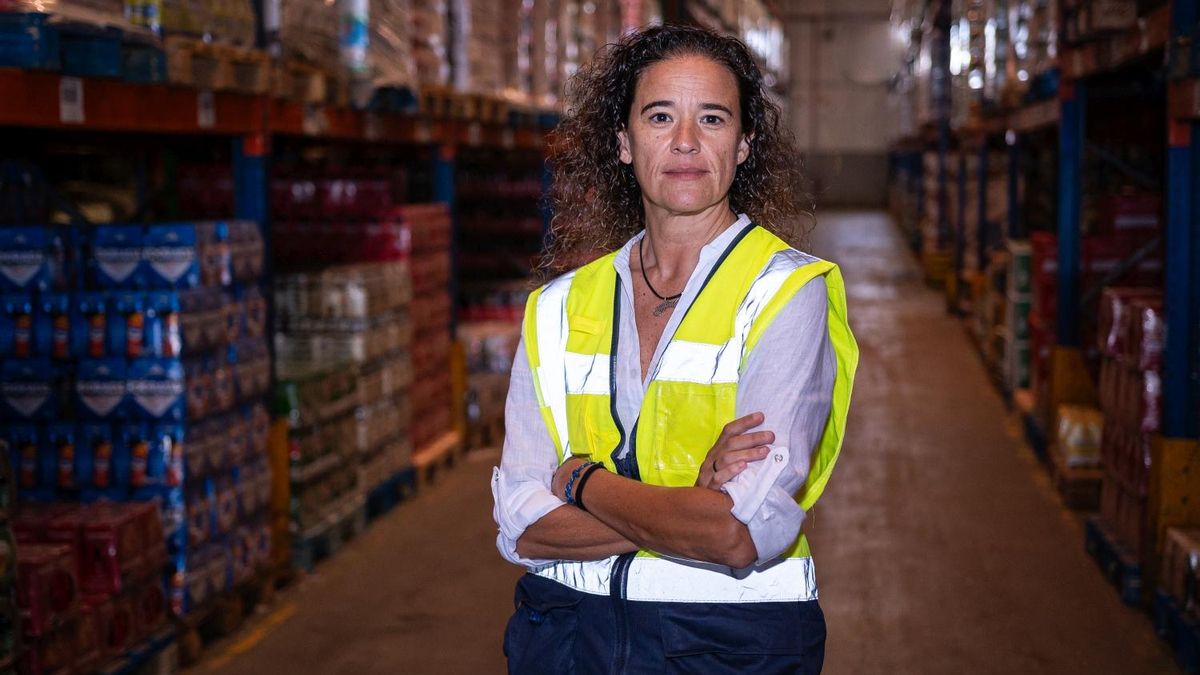 Yasmina Betancor, jefa del Centro Logístico de HiperDino en Lanzarote.