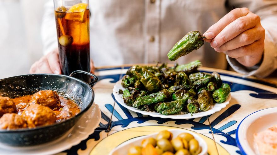 De tapas por Granada: siete bares imprescindibles para saborear la ciudad de la Alhambra