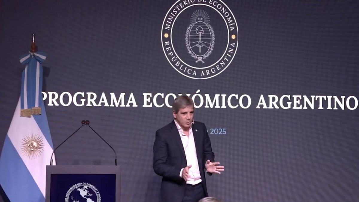 Caputo justifica por qué no acumula más reservas frente a un empresariado dividido entre apoyos y cierres