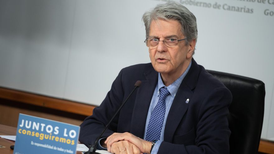 Julio Pérez, portavoz del Gobierno de Canarias durante la rueda de prensa tras el Consejo de Gobierno.