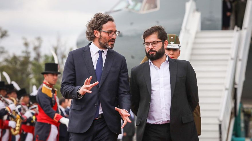 Llegó el presidente chileno Gabriel Boric a la Argentina