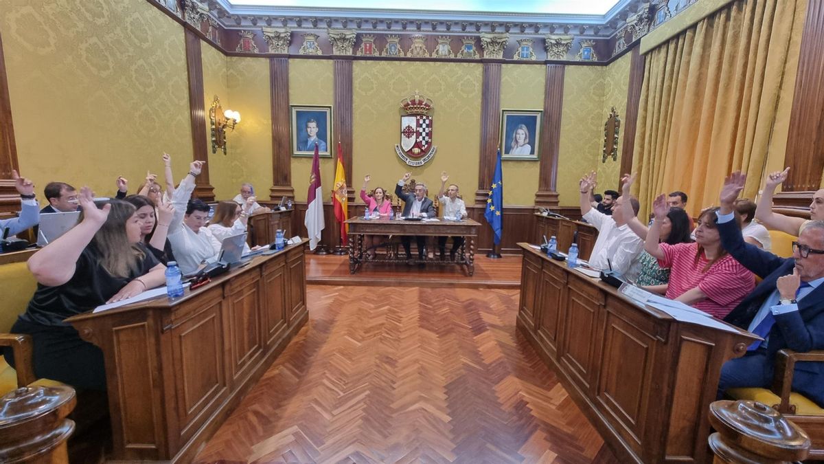 El Ayuntamiento de Valdepeñas pide acelerar las inversiones para modernizar la línea ferroviaria Madrid-Jaén