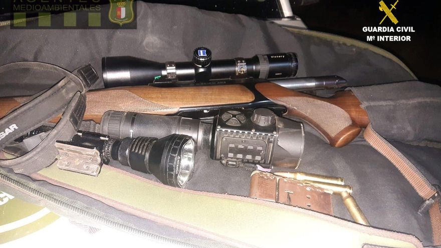 Localizan a un cazador furtivo en el 'Campichuelo' conquense que disparaba con un rifle en horario nocturno