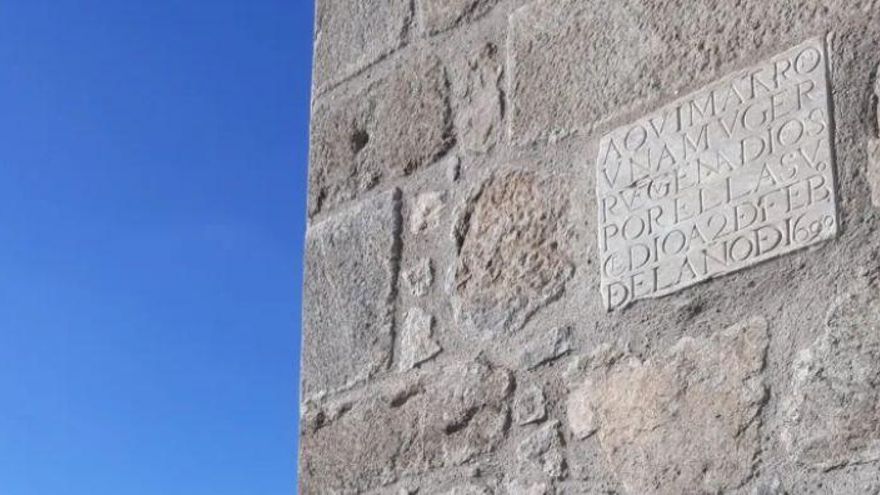Inscripción en el Puente de San Martín de Toledo: “Aquí mataron a una mujer. Rueguen a Dios por ella". Sucedió el 2 de febrero de 1690