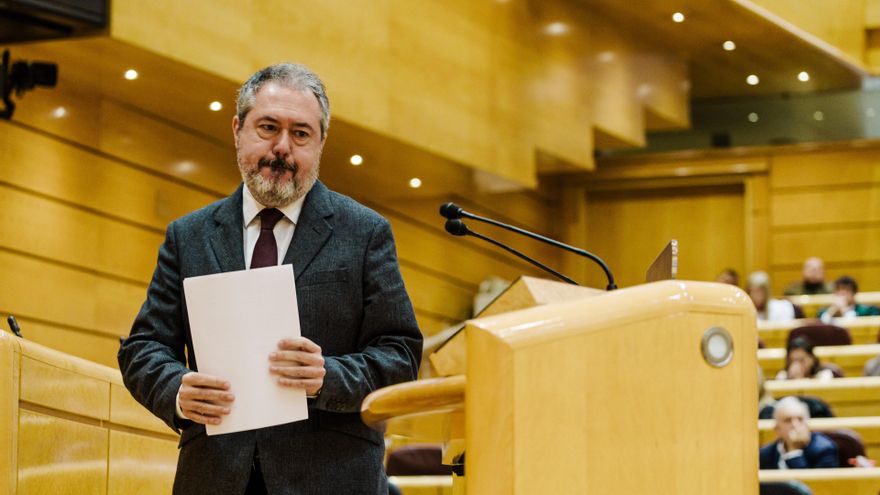 Archivo - El senador del PSOE Juan Espadas interviene durante una sesión plenaria extraordinaria, en el Senado, a 28 de enero de 2025, en Madrid (España).  El Senado celebra un pleno extraordinario para debatir y votar una moción del Partido Popular para