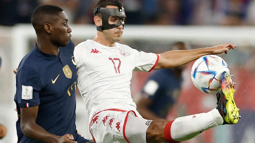 El campeón Francia tropezó 1-0 contra Túnez, pero clasifica primera en el Grupo D