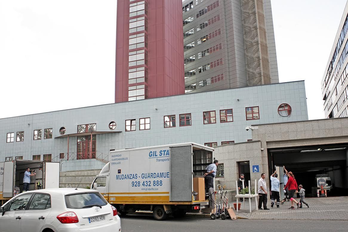 Mudanza de la comisaría de la calle Venegas a la Jefatura Superior de Policía de Canarias.(ALEJANDRO RAMOS)