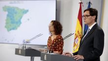 La portavoz del Gobierno, María Jesús Montero, y el ministro de Sanidad, Salvador Illa.