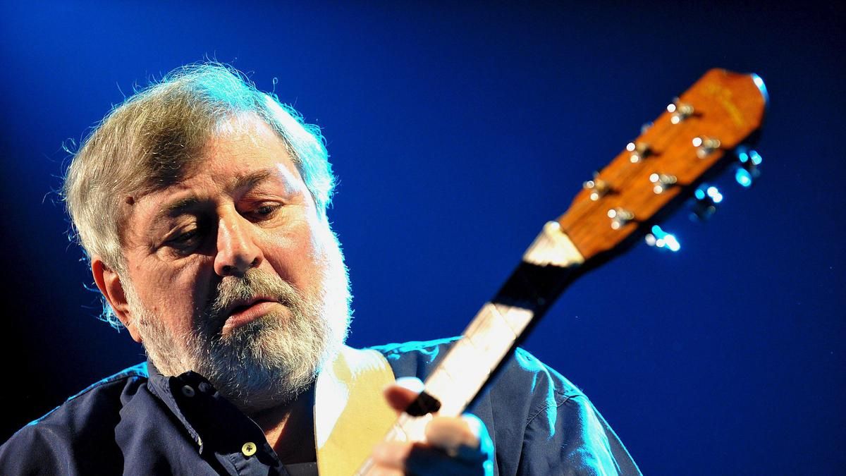 El cantautor italiano Francesco Guccini, durante un concierto el 23 de enero de 2009 en el Palalottomatica arena en Roma (Italia)