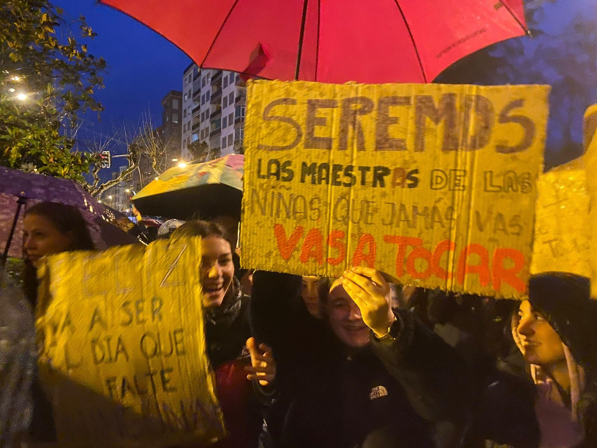 Las imágenes del 8M en Logroño: la fuerza del feminismo venció a la lluvia
