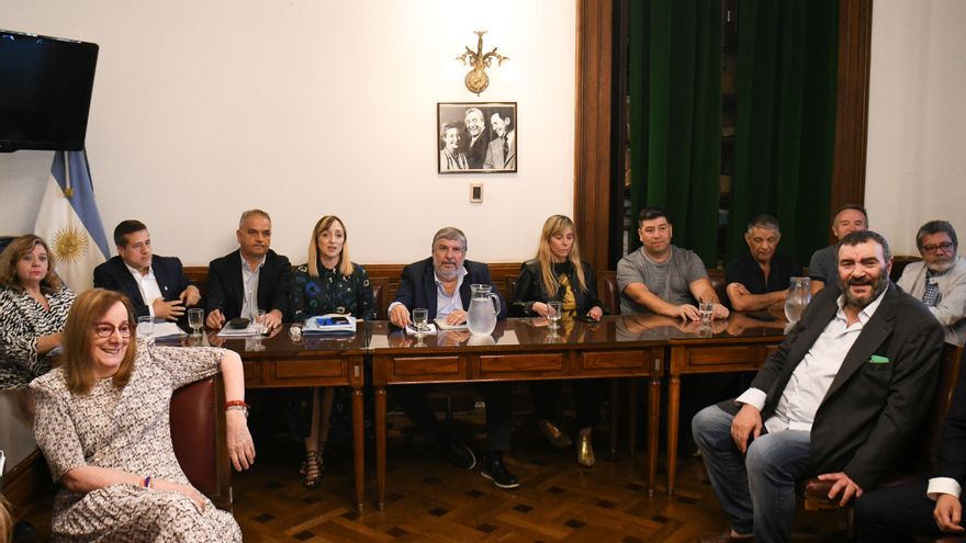 Cumbre en el Senado: la CGT coordina con el bloque peronista una estrategia legislativa para frenar la reforma laboral