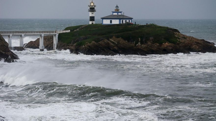 Vientos de más de 150 km/h y temperaturas nocturnas de 25º en la primera jornada de temporal en Galicia