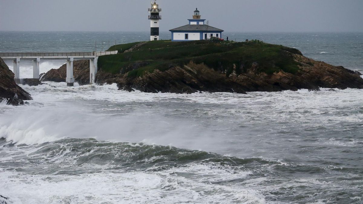 Vientos de más de 150 km/h y temperaturas nocturnas de 25º en la primera jornada de temporal en Galicia