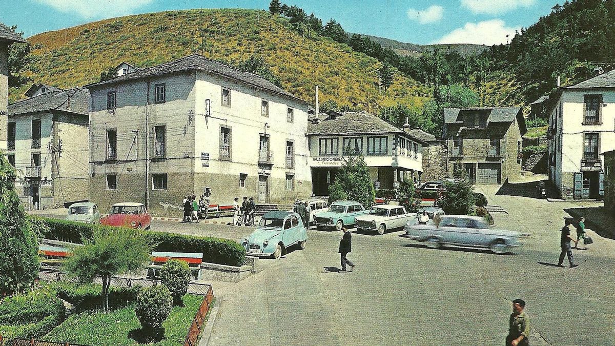 El Consistorio Viejo de Villablino en una postal de los años 70.