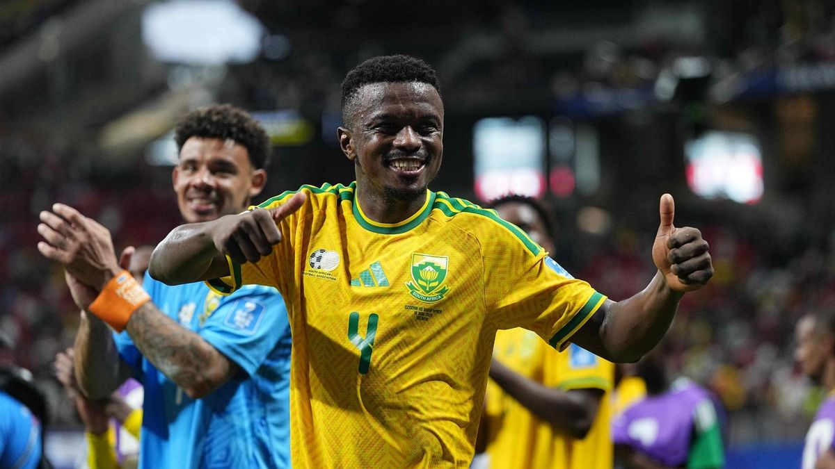 Mokoena celebra su gol que supuso el empate de Sudáfrica contra República Checa.