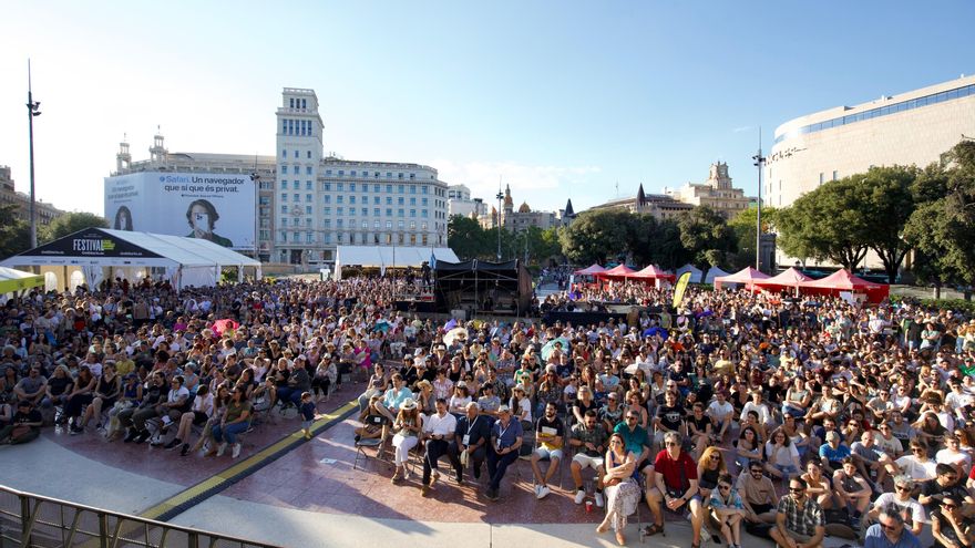 Miles de personas llenan el festival de elDiario.es en Barcelona para reivindicar el periodismo libre
