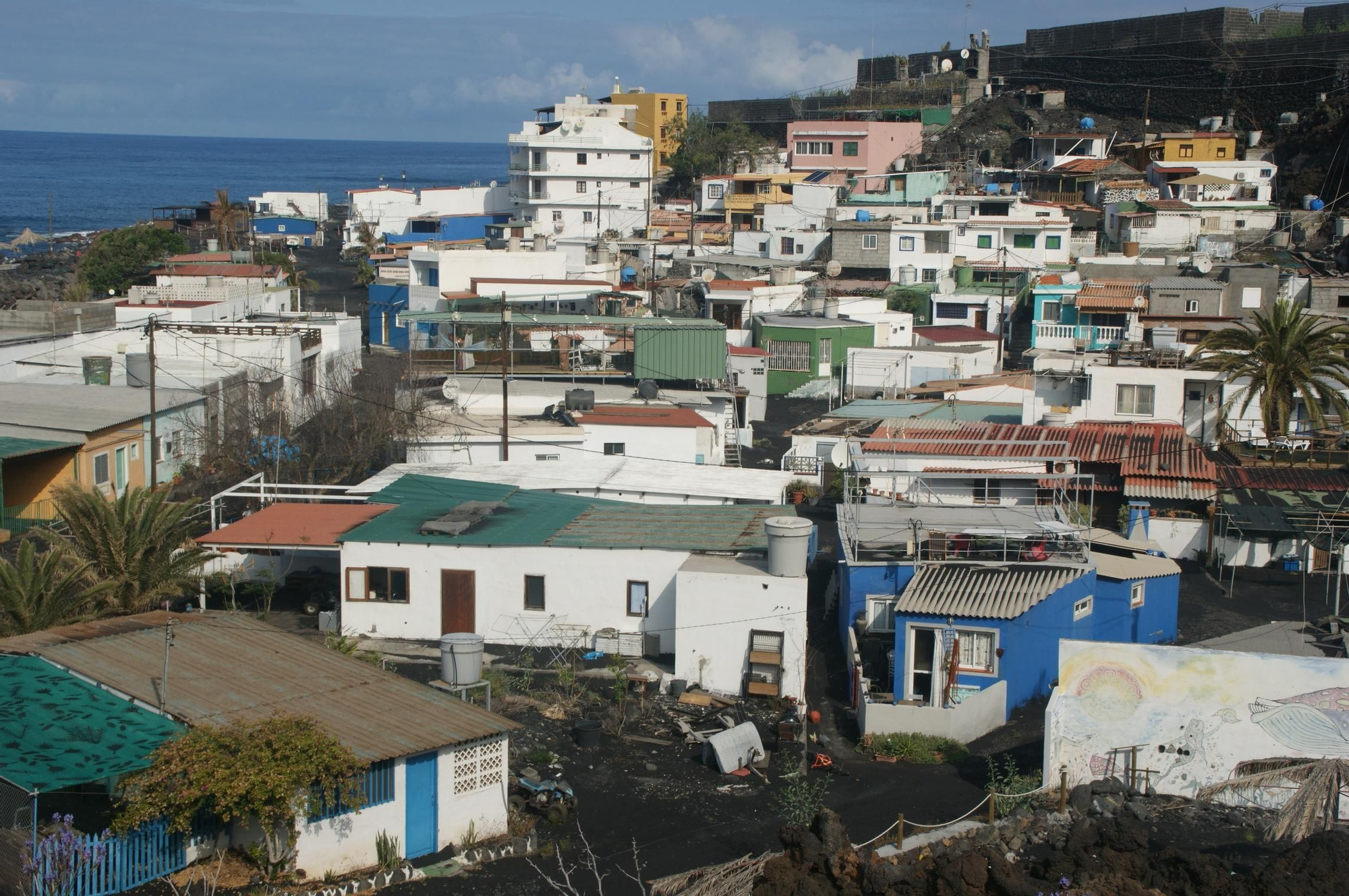 El barrio costero de La Bombilla sigue emitiendo valores  muy altos de CO2 y otros gases, lo que hace imposible, por ahora, el regreso de sus habitantes