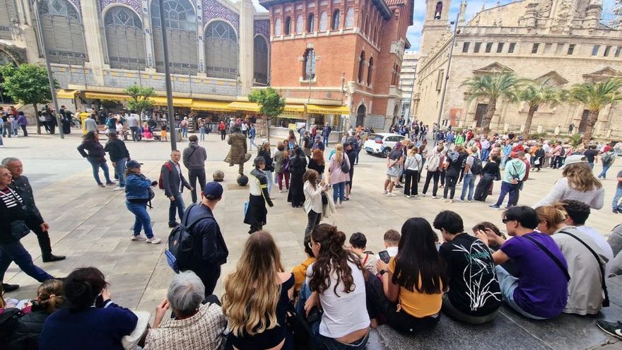 Catalá no mueve ficha pese a los 4.500 apartamentos turísticos ilegales de València mientras Madrid los prohíbe