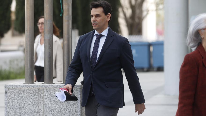 La juez del caso del novio de Ayuso imputa a la mujer del presidente de Quirón Prevención