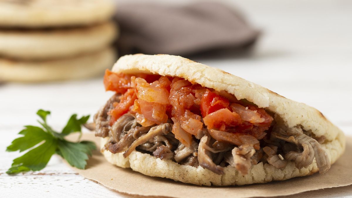 Sándwich de carne desmenuzada al estilo pulled pork
