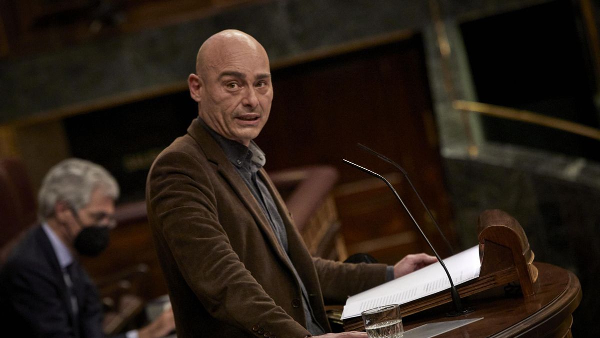 Archivo - El secretario general del grupo parlamentario de Unidas Podemos, Txema Guijarro, interviene durante una sesión plenaria en el Congreso de los Diputados, en Madrid, (España), a 23 de febrero de 2021.
