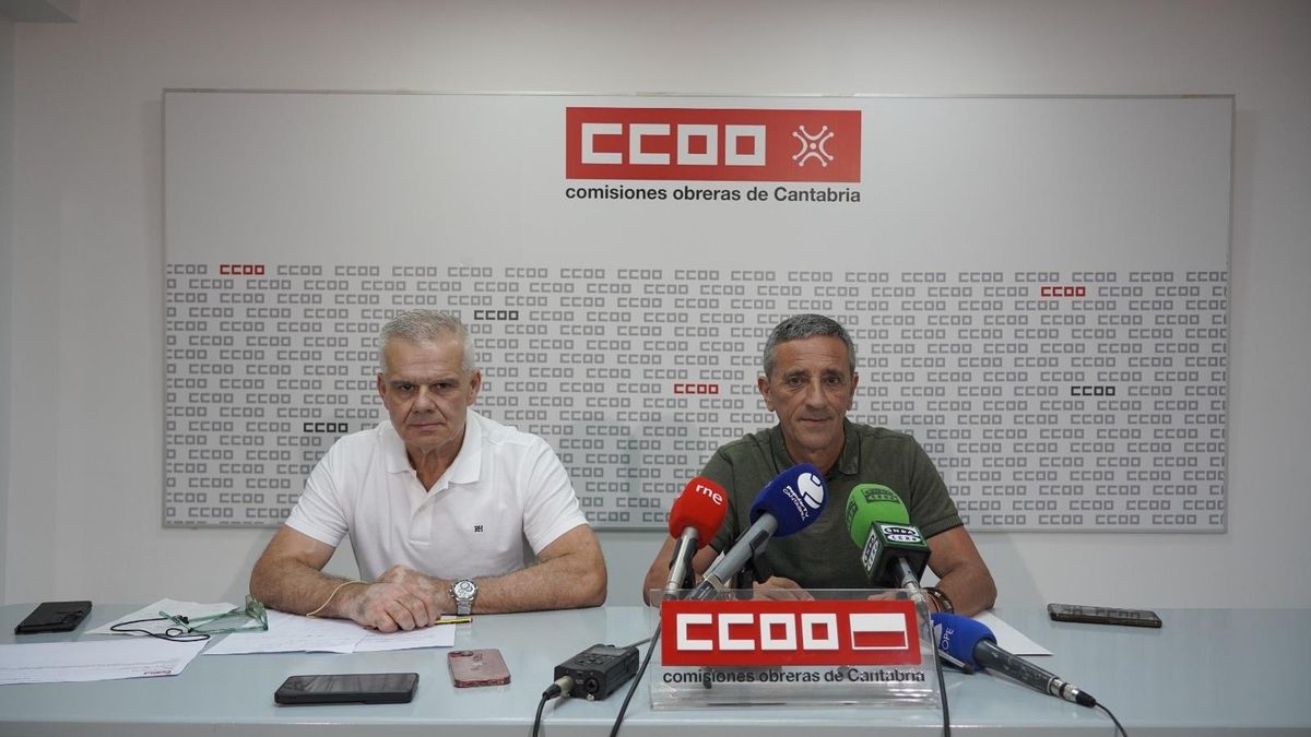De izda a derecha: Guillermo Villegas, delegado de CCOO en el comité de Cantur, y Carmelo Renedo, coordinador del sector autonómico de la Federación de Servicios a la Ciudadanía del sindicato