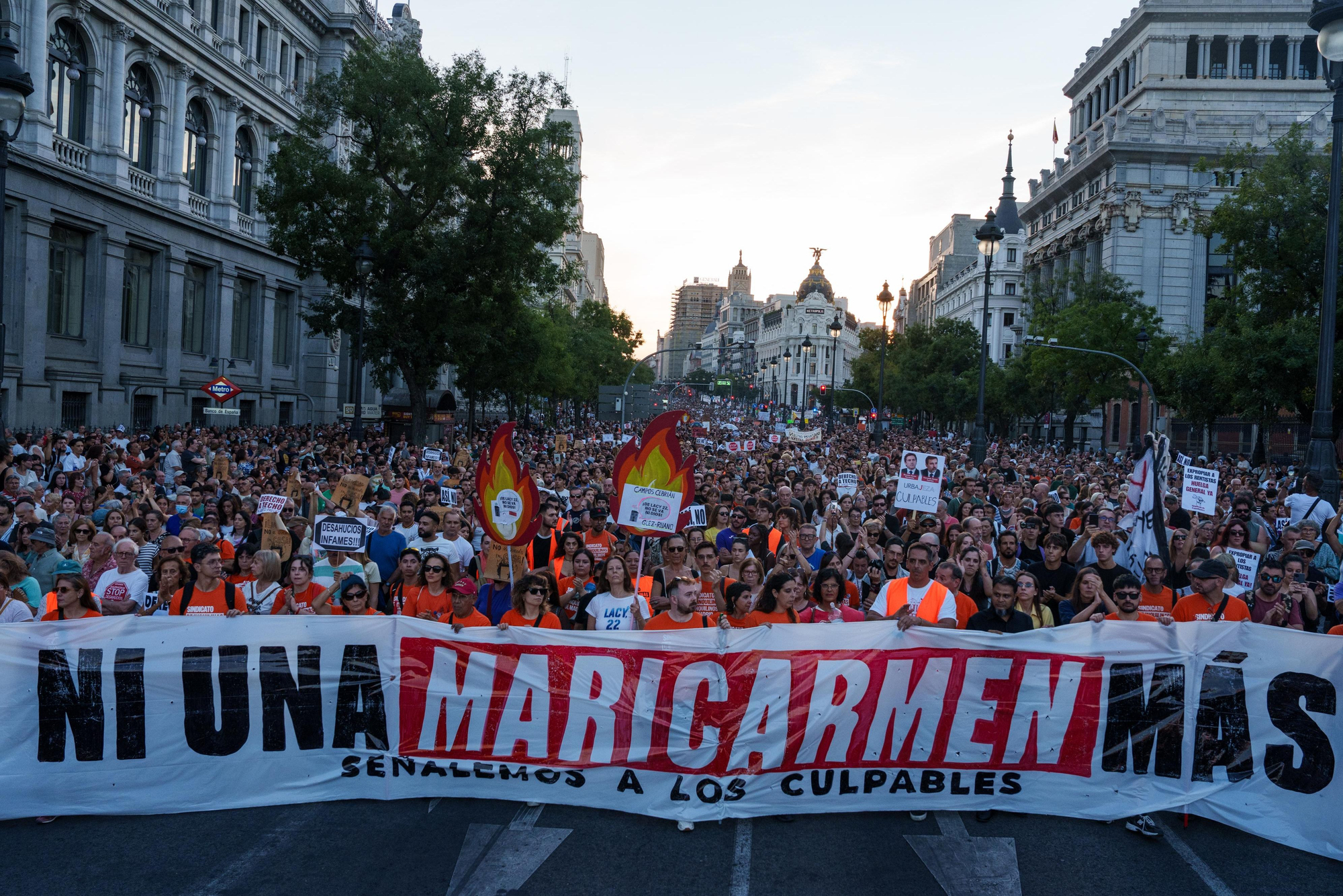 Decenas de miles de personas han participado en la marcha por la vivienda de Madrid