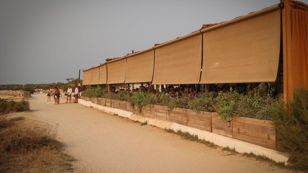 Los alrededores del restaurante Cala Dúo eran un punto de masificación cuando se celebraban fiestas que, según el Consell Insular, excedían el aforo del local.