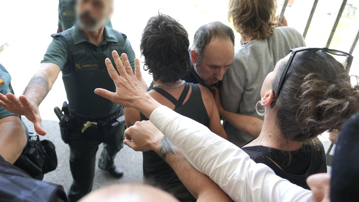 Forcejeos con la Guardia Civil