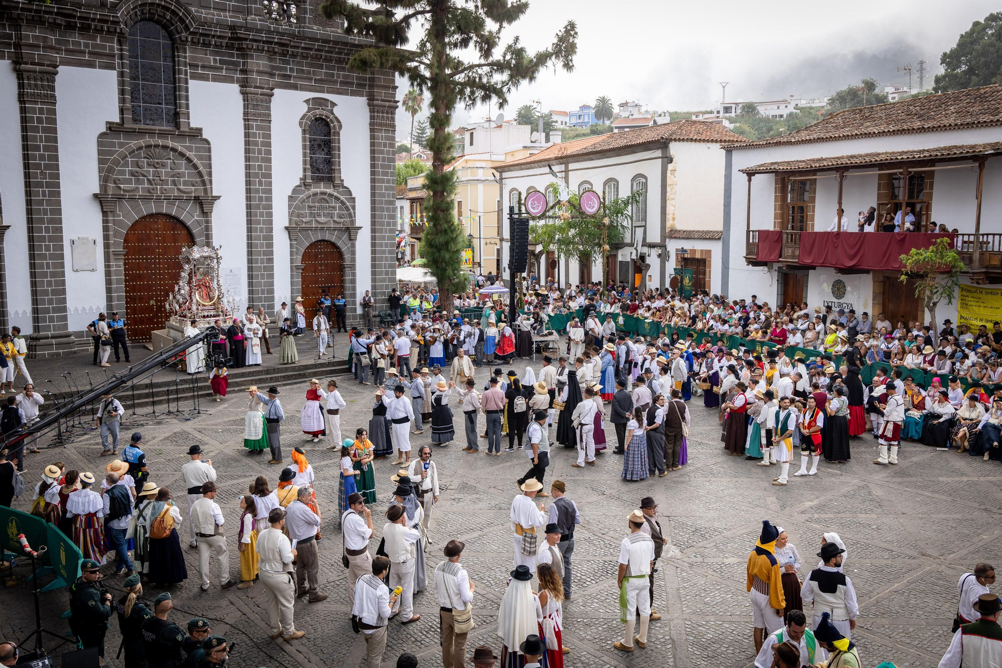 Folclore en la Romería-Ofrenda en honor a la Virgen del Pino.