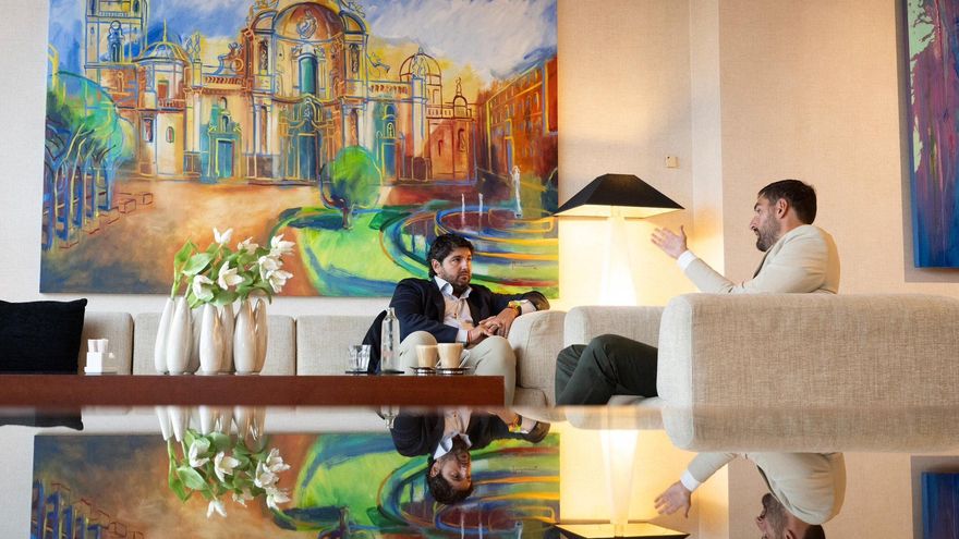 En cuatro horas y a través de Twitter: así pactaron PP y Vox el Gobierno en Murcia