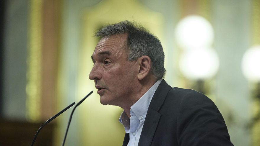 Archivo - El secretario de Estado para la Agenda 2030 y secretario general del PCE, Enrique Santiago, interviene durante una sesión plenaria en el Congreso de los Diputados, a 27 de octubre de 2022, en Madrid (España).