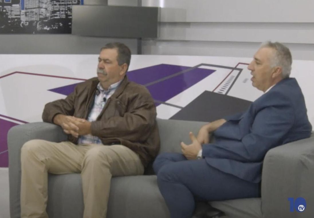 Carlos Rodríguez y Jorge Suárez, los dueños de Xanadú Radio y Canal 10, en una entrevista en este último.