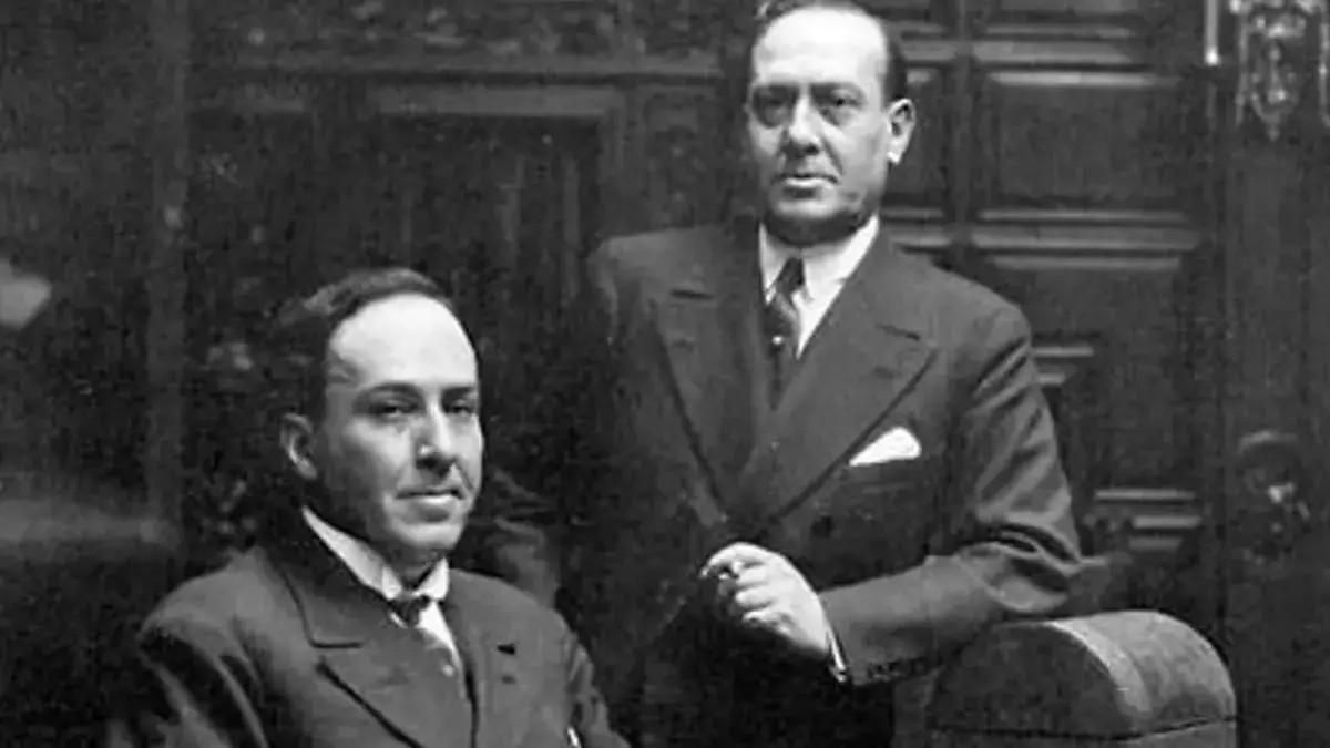 Antonio y Manuel Machado, en una conocida imagen.
