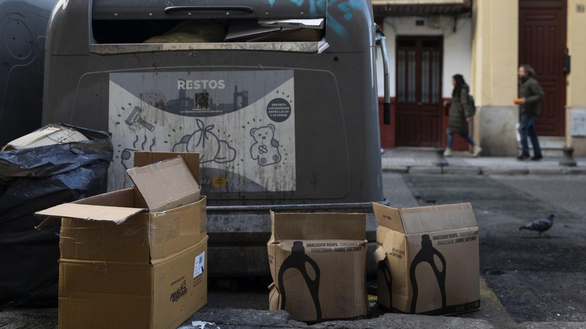 Portazo de Vox a la nueva tasa de basura en Sevilla, lo que deja al PP ...