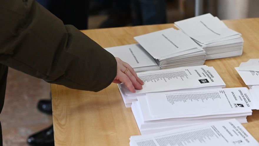 El PP de Azcón gana en Aragón con menos escaños y depende de un Vox crecido para gobernar, con el 49% escrutado