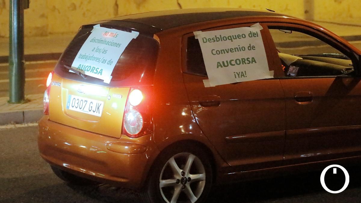 Caravana de coches de trabajadores de AUCORSA