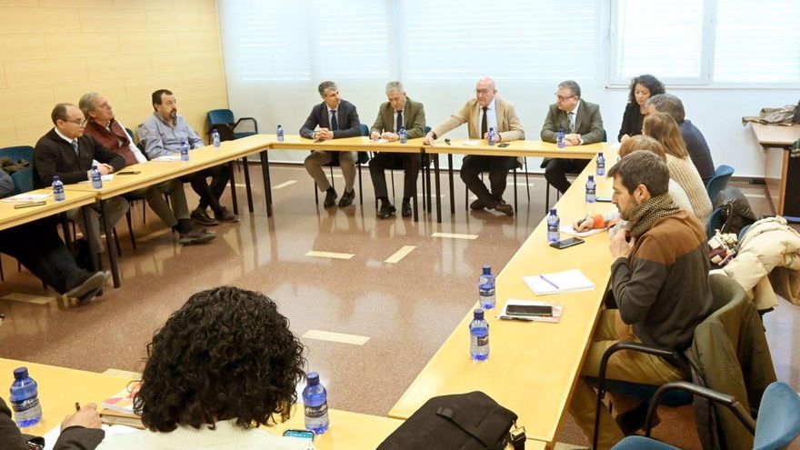 La Junta de Castilla y León promete las 35 horas para los funcionarios a partir de junio