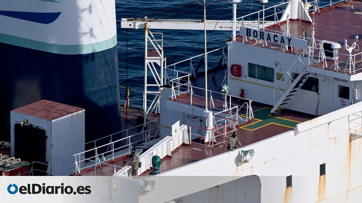 El Gobierno admite el riesgo de la flota fantasma rusa, con 50 barcos detectados junto a Canarias cada semana