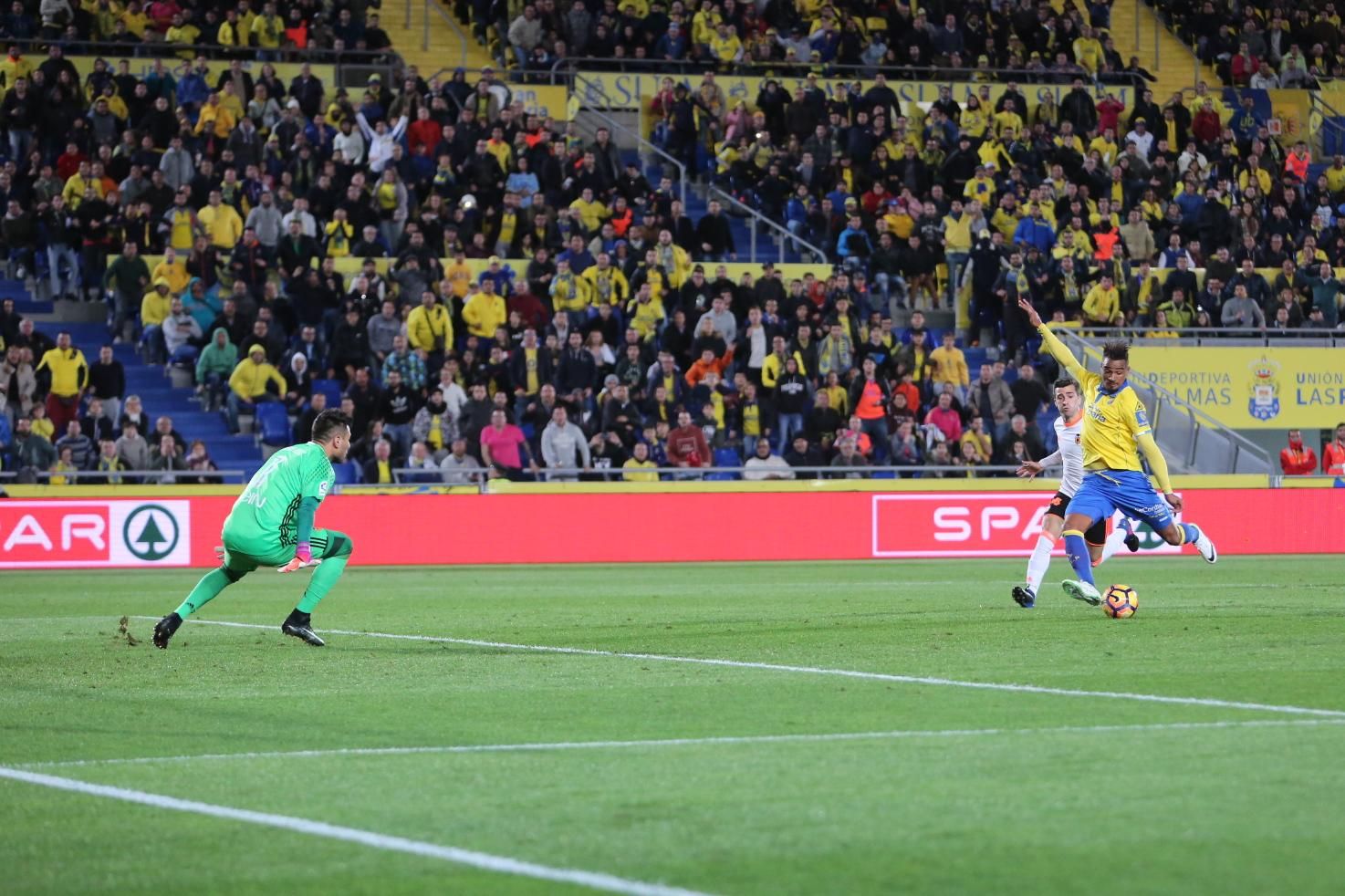 Imagen del encuentro entre la UD Las Palmas y el Valencia CF. Alejandro Ramos.