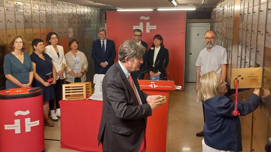 El poeta del poble valencià entra en la Caja de las Letras del Cervantes